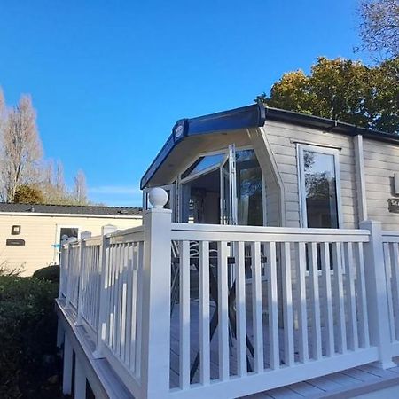 Family Breaks At Rockley Park With Prosecco And A Box Of Chocolates On Arrival Villa Poole Exteriör bild