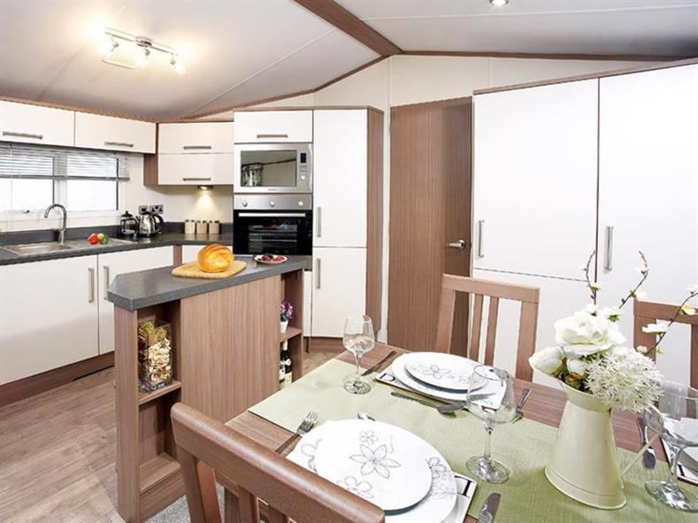 Family Breaks At Rockley Park With Prosecco And A Box Of Chocolates On Arrival Villa Poole Exteriör bild