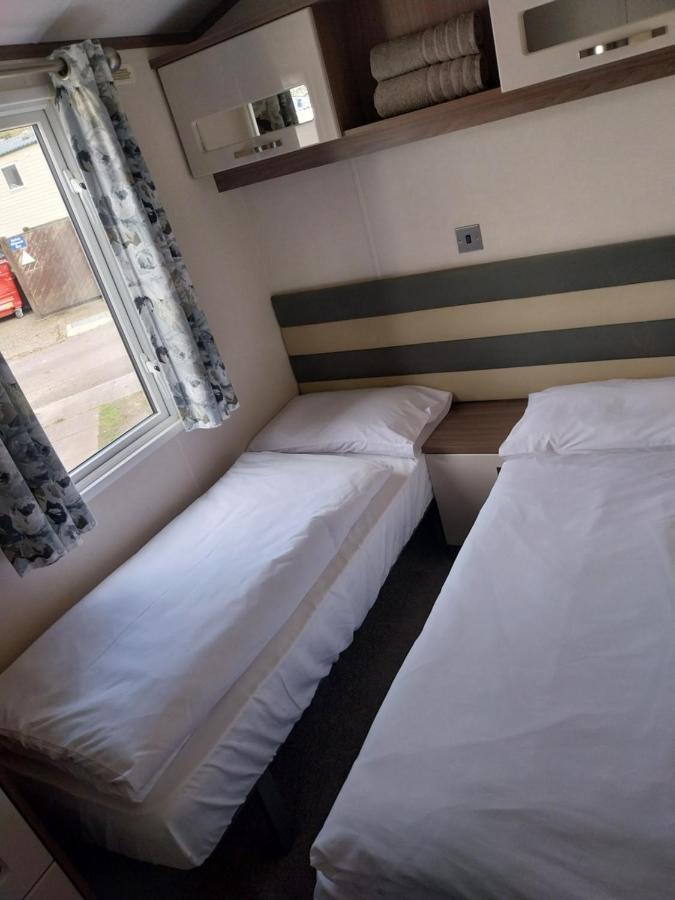 Family Breaks At Rockley Park With Prosecco And A Box Of Chocolates On Arrival Villa Poole Exteriör bild