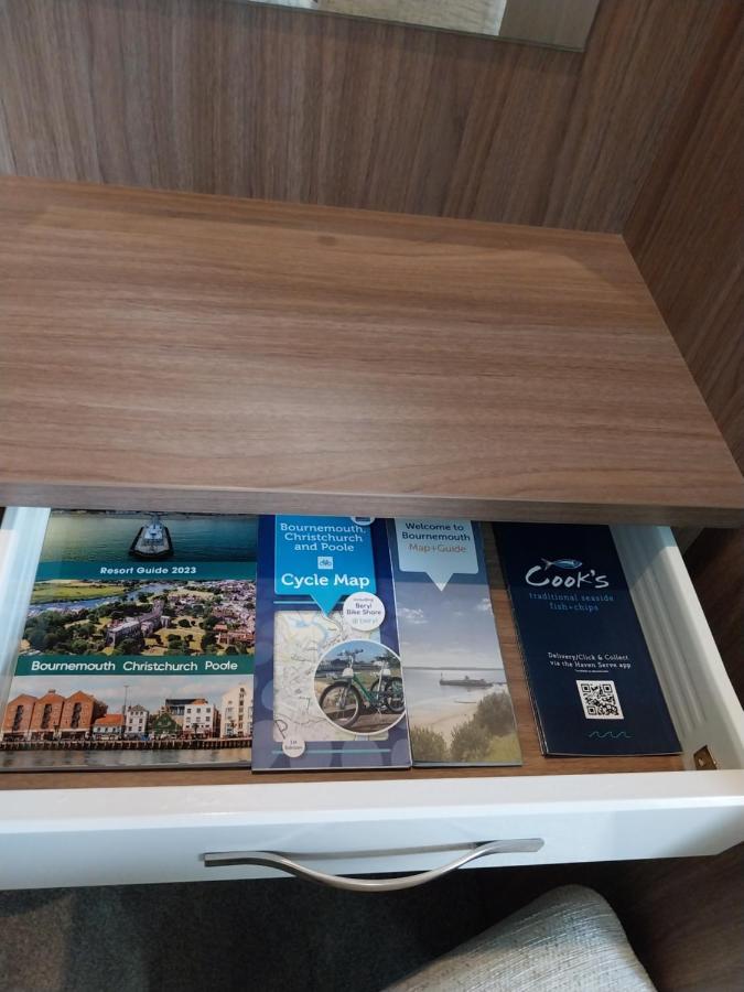 Family Breaks At Rockley Park With Prosecco And A Box Of Chocolates On Arrival Villa Poole Exteriör bild